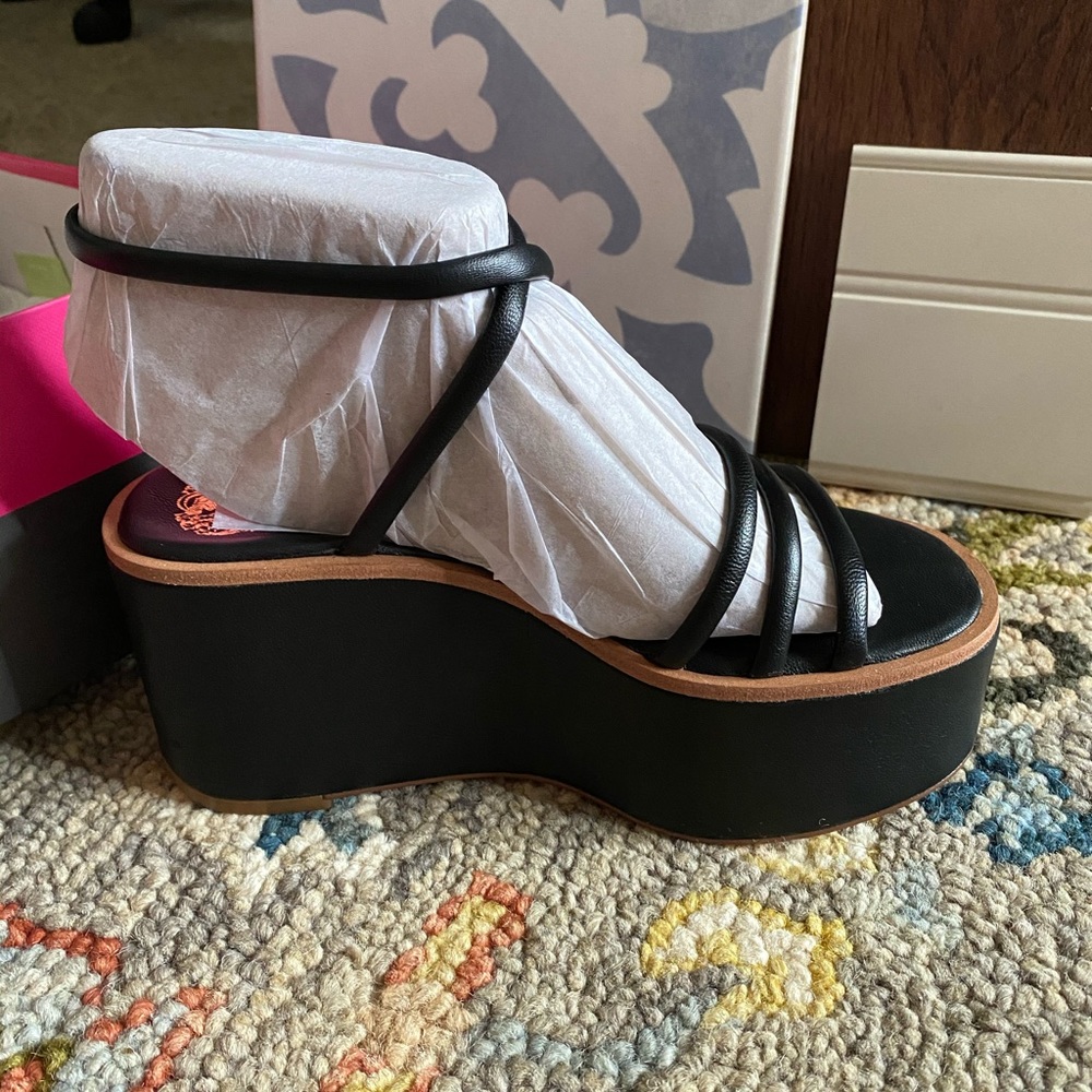 Vince Camuto Graceny wedge sandals size 5